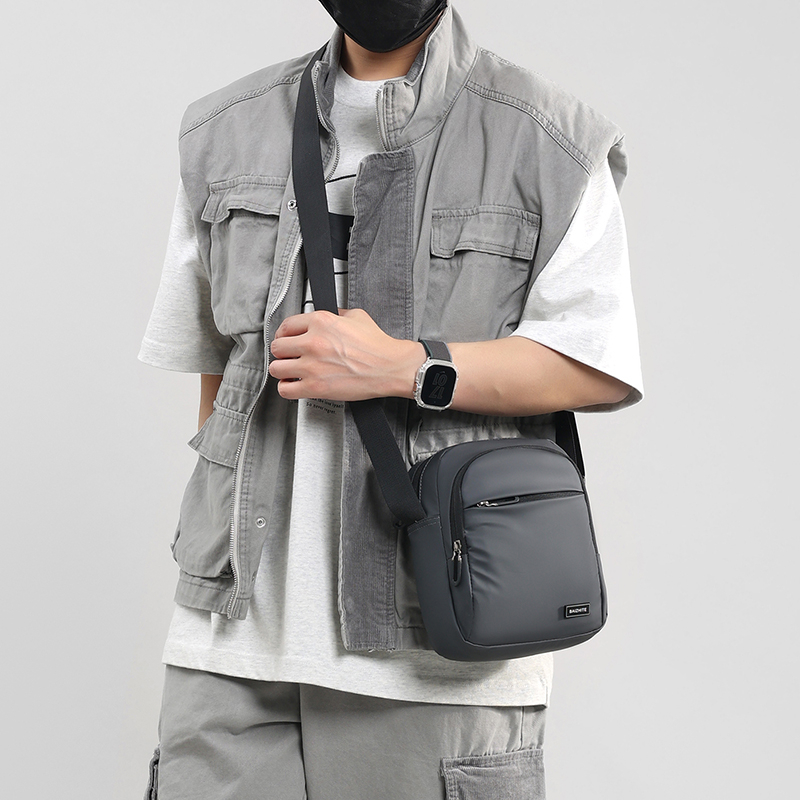 Men Climbing Crossbody Bag Out - Cycling Commute Training のレビューと価格